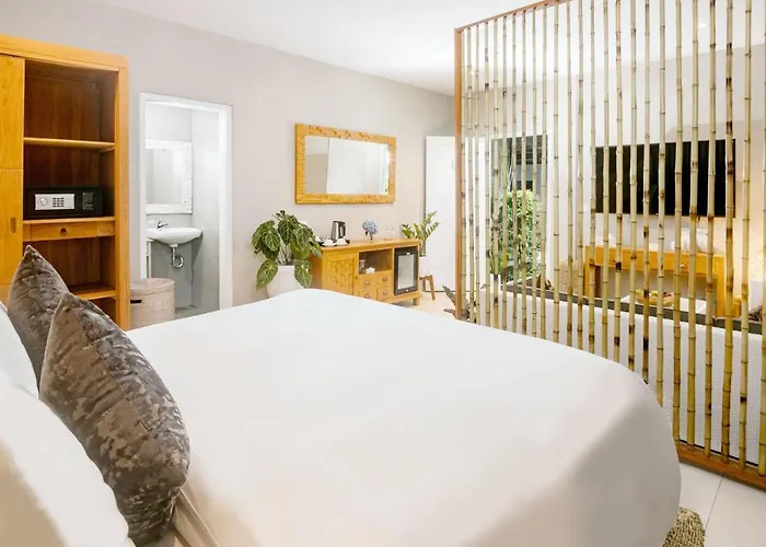 Hotel Canvas Escape