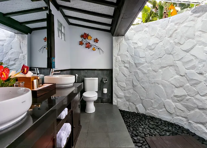 Canvas Escape Hotel
