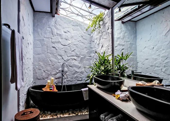 Canvas Escape Hotel